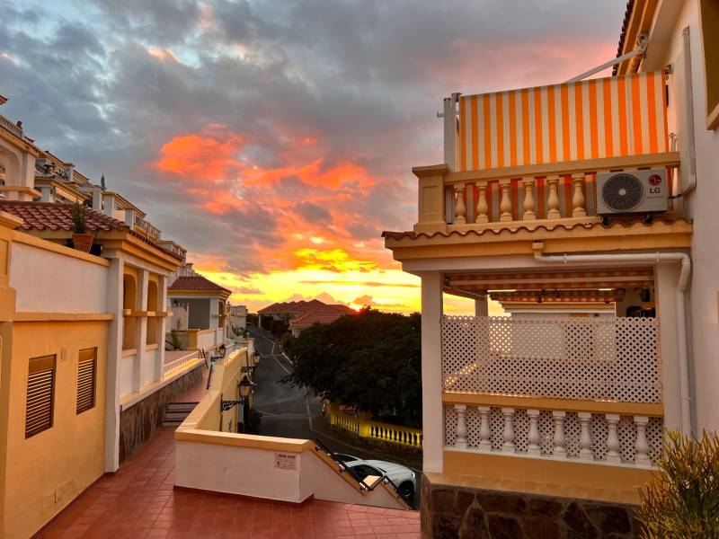 AMPLIO APARTAMENTO EN SAN EUGENIO ALTO COSTA ADEJE