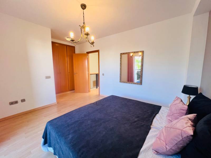 CASA ADOSADA DE 4+ DORMITORIOS EN EL POPULAR MADROŇAL COSTA ADEJE