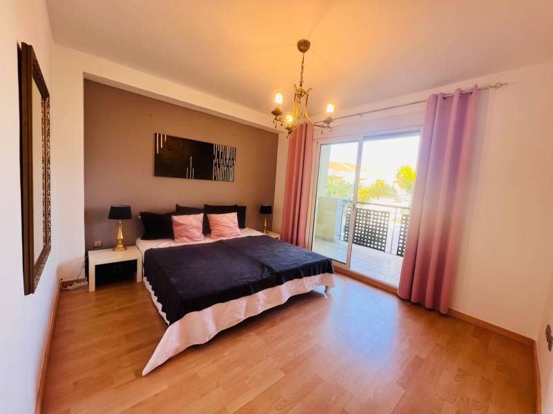 CASA ADOSADA DE 4+ DORMITORIOS EN EL POPULAR MADROŇAL COSTA ADEJE