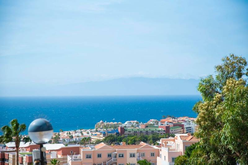 MODERNO APARTAMENTO EN EXCELENTE UBICACIÓN COSTA ADEJE