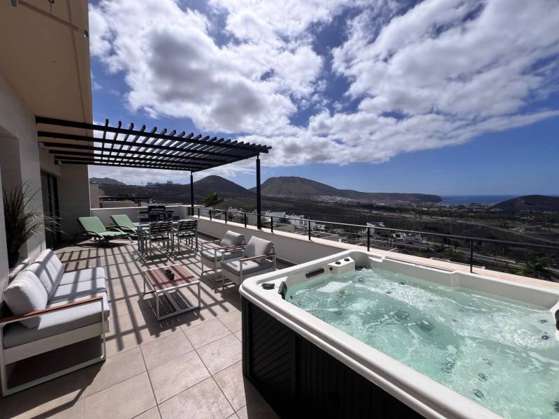 APARTAMENTO VACACIONAL CON JACUZZI Y PRECIOSAS VISTAS COSTA ADEJE