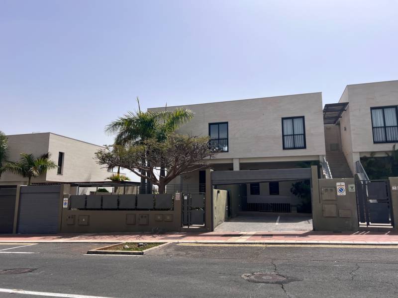 APARTAMENTO VACACIONAL CON JACUZZI Y PRECIOSAS VISTAS COSTA ADEJE