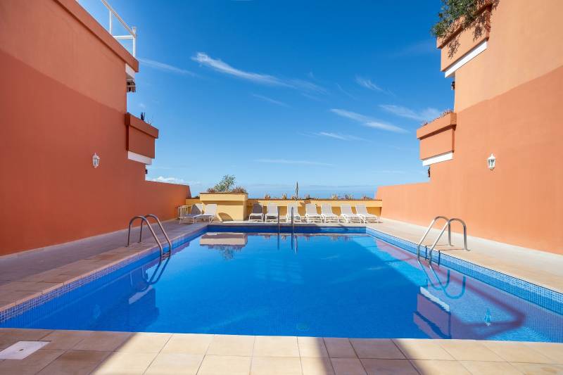 PRECIOSO APARTAMENTO CON VISTA AL MAR EN LOS GIGANTES EN VENTA