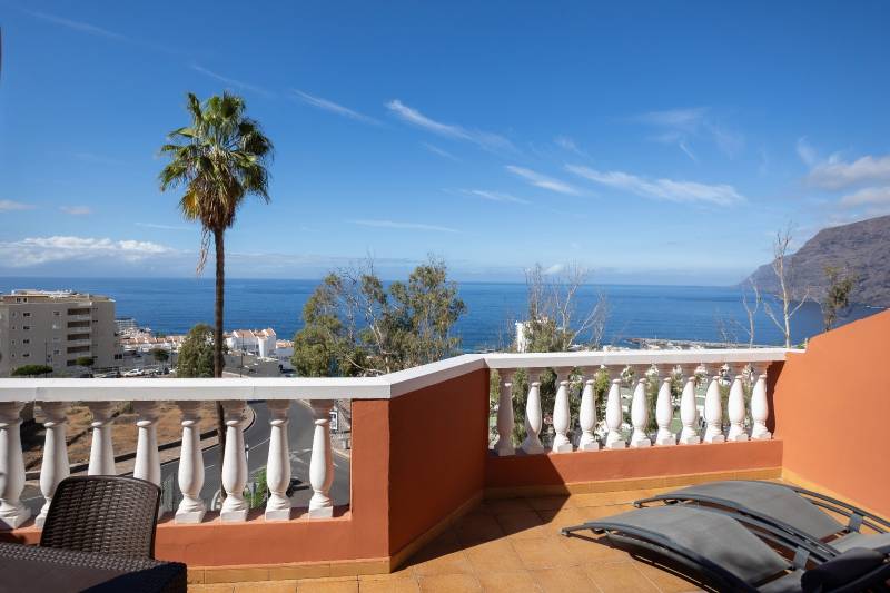 PRECIOSO APARTAMENTO CON VISTA AL MAR EN LOS GIGANTES EN VENTA