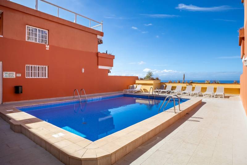 PRECIOSO APARTAMENTO CON VISTA AL MAR EN LOS GIGANTES EN VENTA