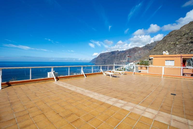 PRECIOSO APARTAMENTO CON VISTA AL MAR EN LOS GIGANTES EN VENTA