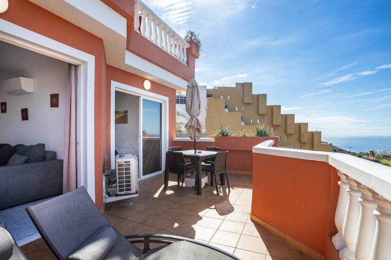 PRECIOSO APARTAMENTO CON VISTA AL MAR EN LOS GIGANTES EN VENTA
