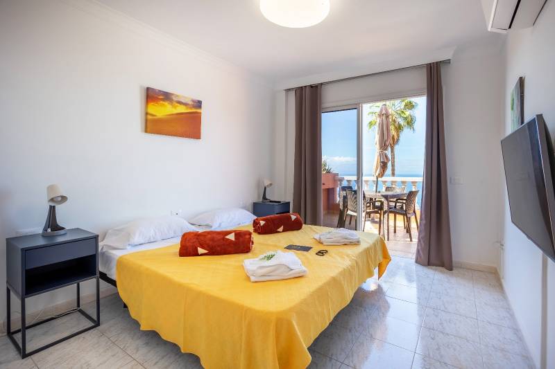 PRECIOSO APARTAMENTO CON VISTA AL MAR EN LOS GIGANTES EN VENTA