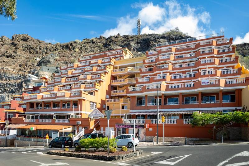 PRECIOSO APARTAMENTO CON VISTA AL MAR EN LOS GIGANTES EN VENTA