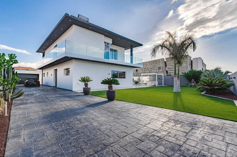 VILLA DE NUEVA CONSTRUCCIÓN EN PLAYA PARAISO