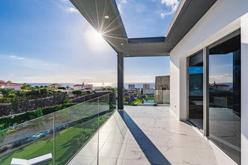 VILLA DE NUEVA CONSTRUCCIÓN EN PLAYA PARAISO